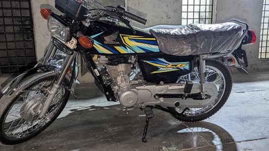 Honda 125 2026 model black color  128km driven