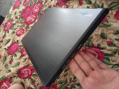 core i3 6th generation 15" laptop Toshiba dynabook Best condition