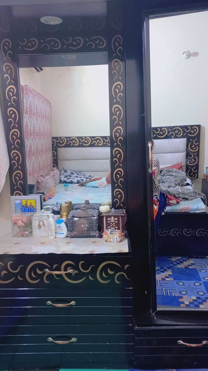 Wooden High glass king bed 4