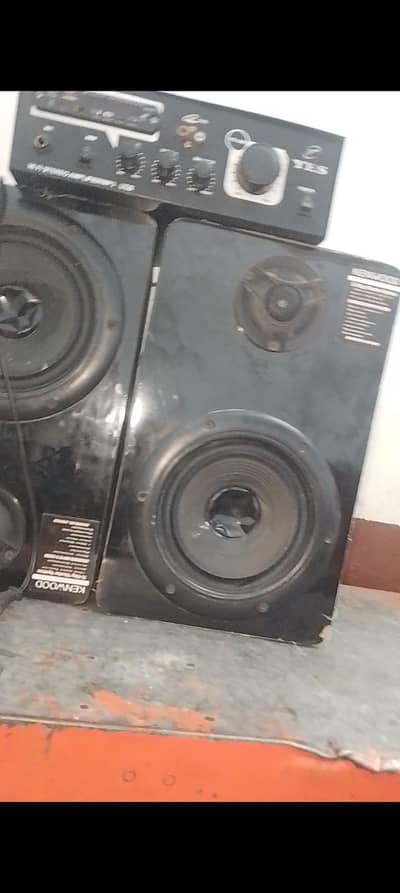 amplifier and speakers