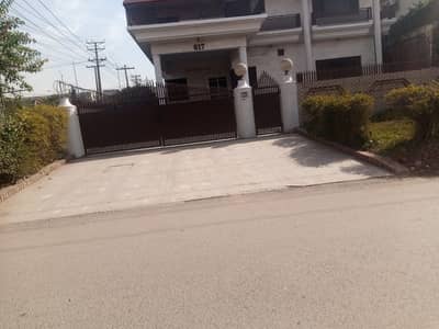 I-8 Beautiful Upper Portion For Rent.