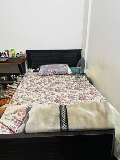 Bed for sale 4x6.5 ft
