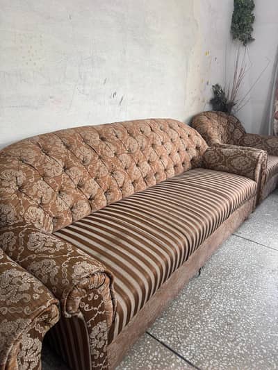 5 seater sofa set with covers good condition