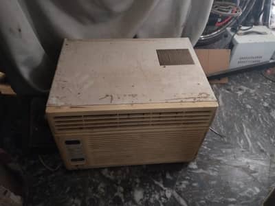 achi condition ma ha bijli bht Kam lata ha solr par chlny Wala ac ha .