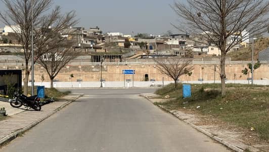 Sector A Near Park 1 kanal Street 36 Available for Sale