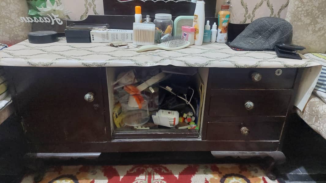 Dressing Table 0