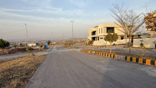 Prime Location 2nd Avenue 1 Kanal Plot For Sale