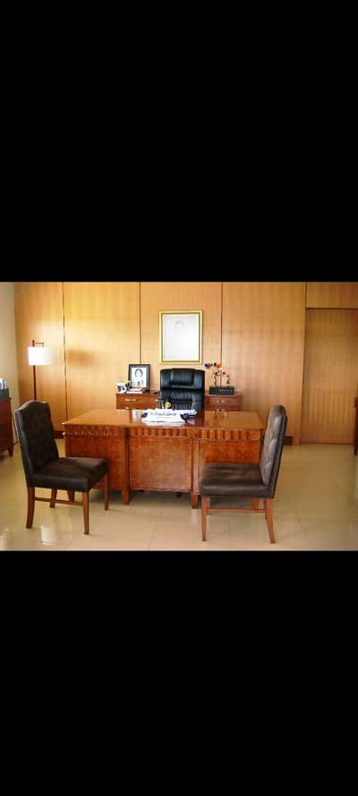 NEED STAFF MALE FEMALE IN OFFICE