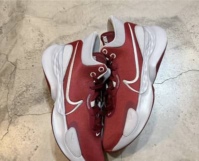 Nike orignal sneakers  in 43 size come from uk