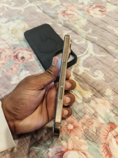 iPhone 16 pro max jv