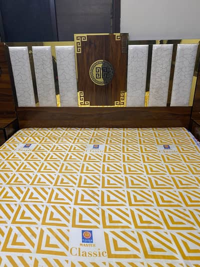 King size bed set with dressing table & mattress