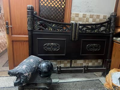 bed set with dressing table