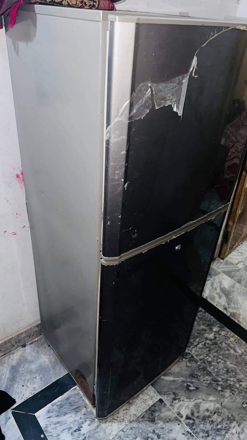 ڈبل ڈور ریفریجریٹر برائے فروخت – بہترین کنڈیشن، زبردست ڈیل! 0