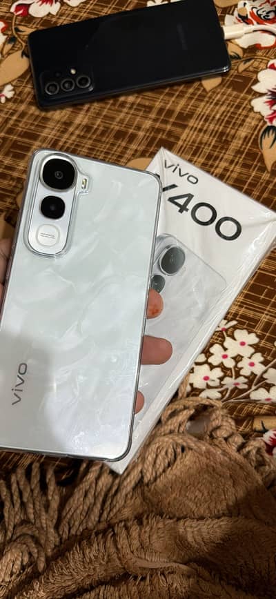 Vivo y400 just box open 8/256
