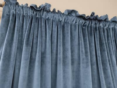 valvet curtains. . excellent condition. . pair for 5500