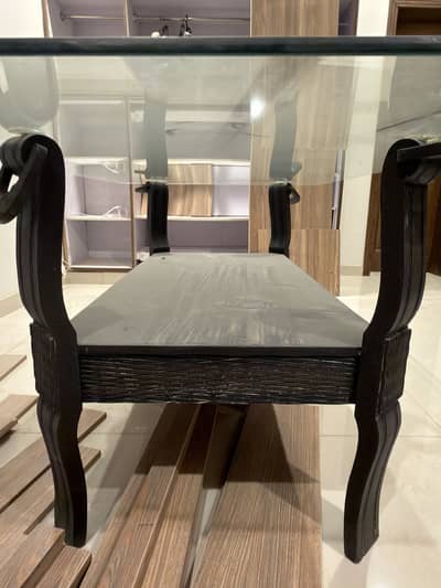Glass dining table for sale: Modern and elegant design