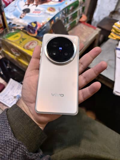 VIVO X200 PRO, MINT CONDITION, 10 MONTH WARRANTY, 10/10, FULL BOX