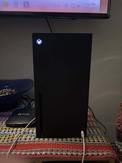 Xbox Series X 1TB 2 controllers