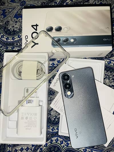 Vivo y04 4,128 Only box open Green color