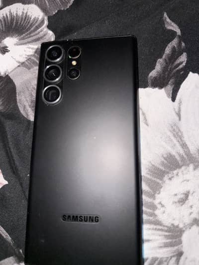 Samsung S22 Ultra in scratch less condition