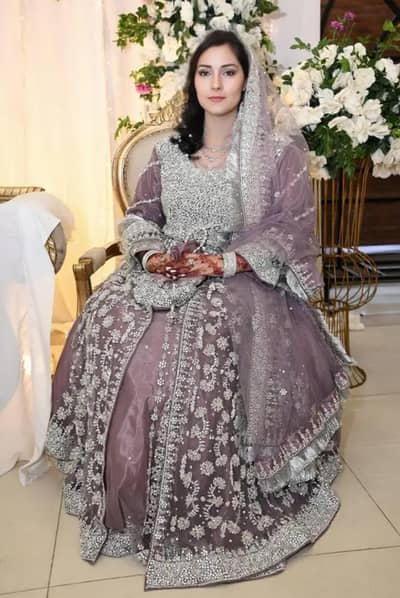 A new Maxi for sale in Large size with pouch & Jewelries