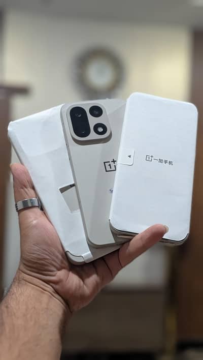 Brand New One Plus 15 16/512GB Dual SIM Sandstorm Edition