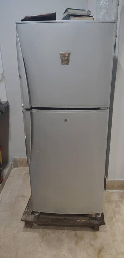 DAWLANCE FRIDGE MEDIUM SIZE