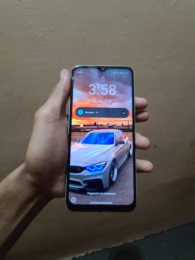 4+4/128  price  slightly negotiable