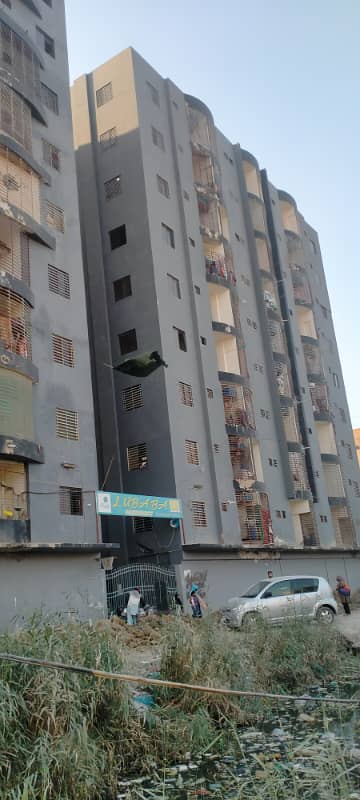 GFS bilder north karachi sector 5M lubaba Recdency 5th falor main 3Rooms