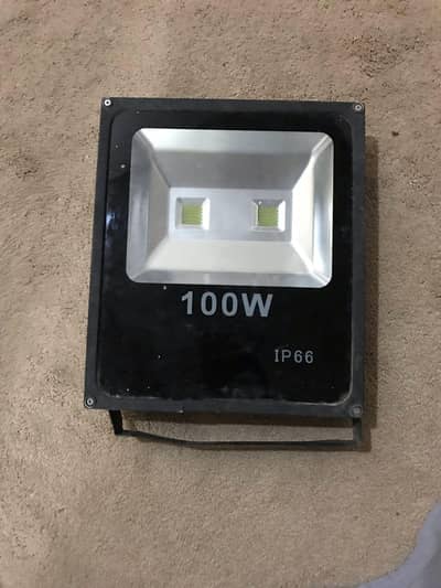 Light 100 W