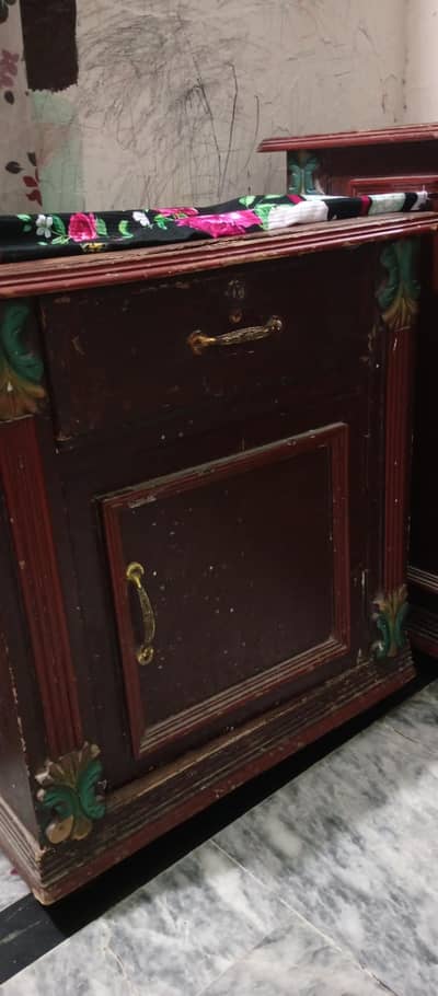 bed dressing side table