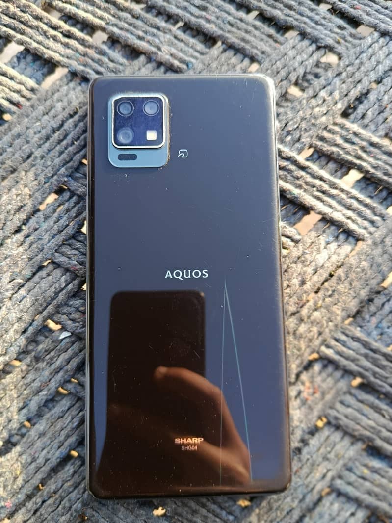 sharp Aquos Zero 6.8/128 1