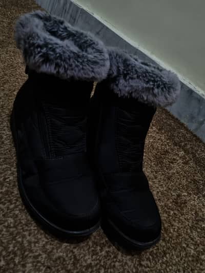 black winter boots