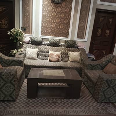 sofa 5 seater or table