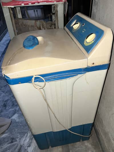 Washing Machine in a good Condition . . proper working m h