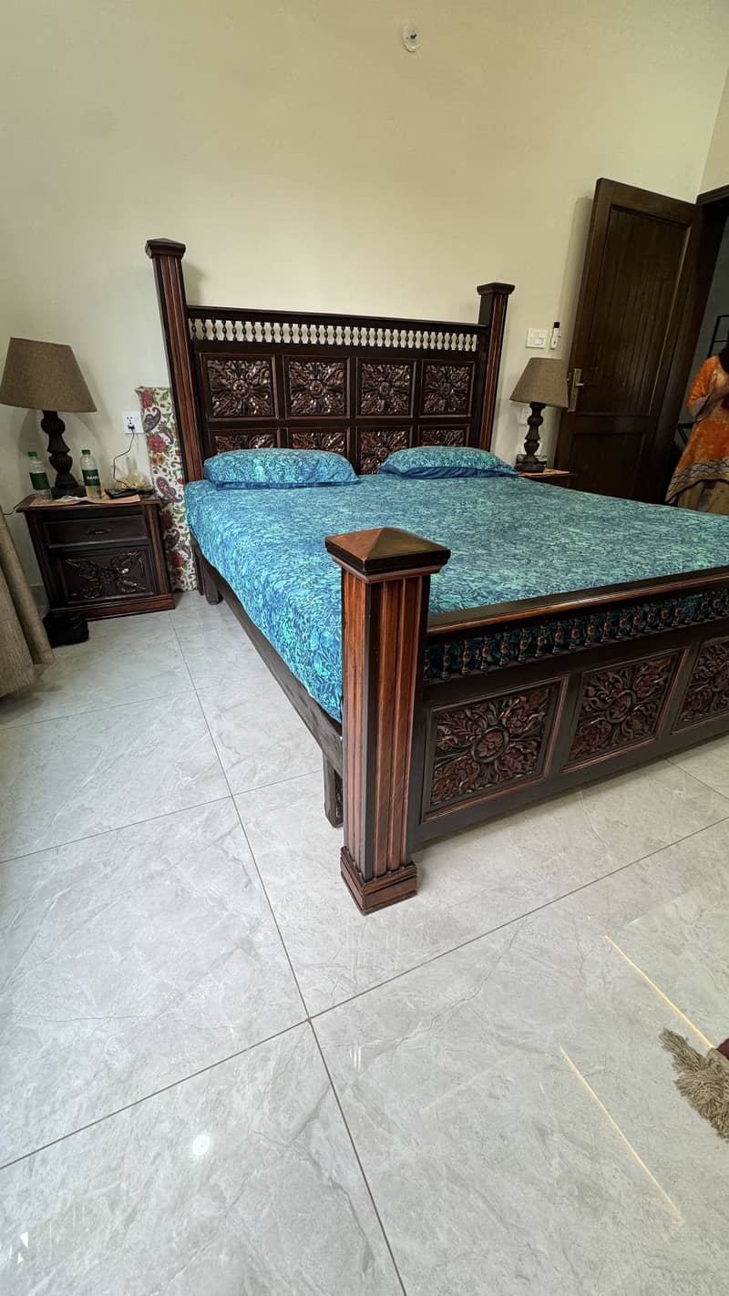 King size bed set in solid 0