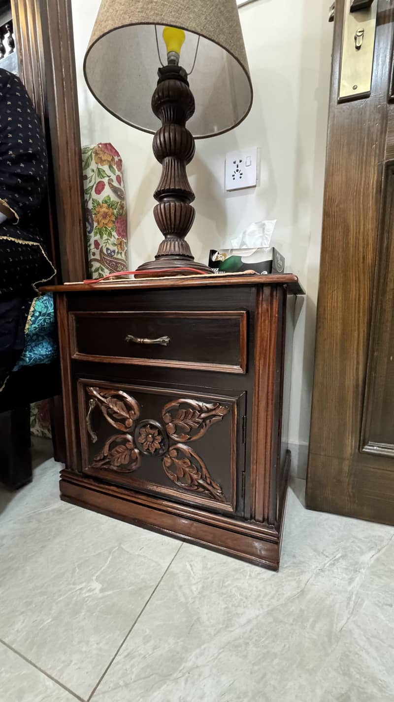 King size bed set in solid 1