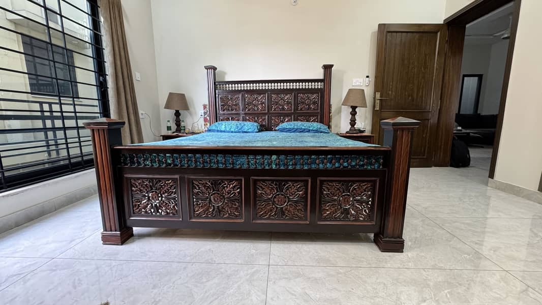 King size bed set in solid 3