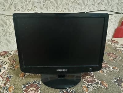 17" (9/10)(Aik line ha vertical screen mn)