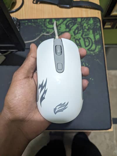 heavy weight Gaming mouse for precise aim with custom skates