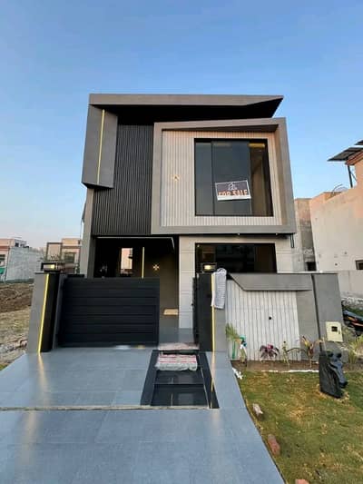 5 Marla Luxury House is Available for Rent in Bahria Town Lahore