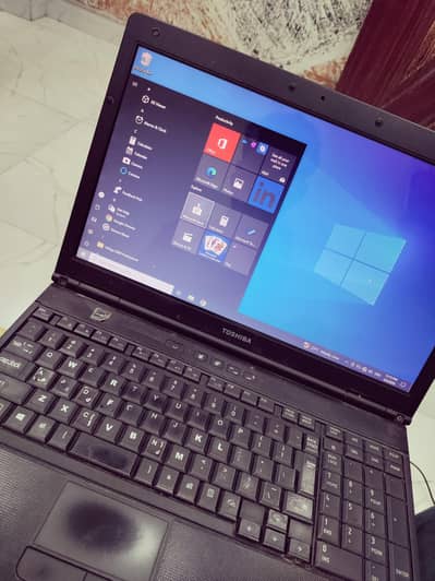 Laptop Core i 5 Toshiba