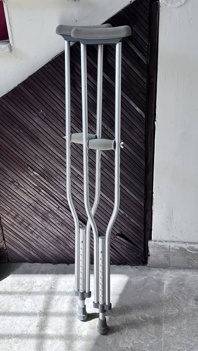 Crutches (Besaki) for Orthopaedic Issues