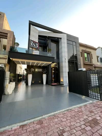 10 Marla Luxury Upper Portion is Available for Rent in Bahria Town Lahore