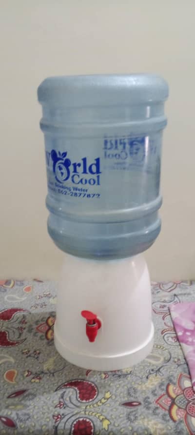 Mini water despenser