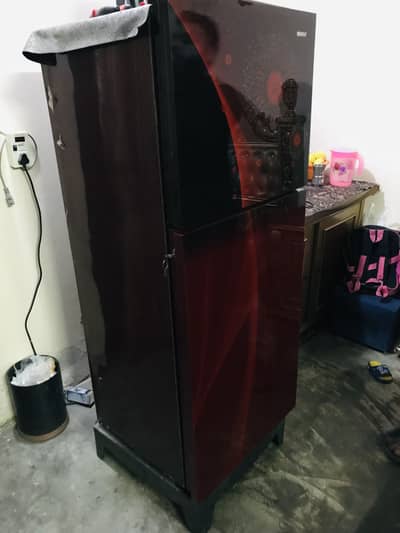 Used Red and Black Frig 10/10 for sale