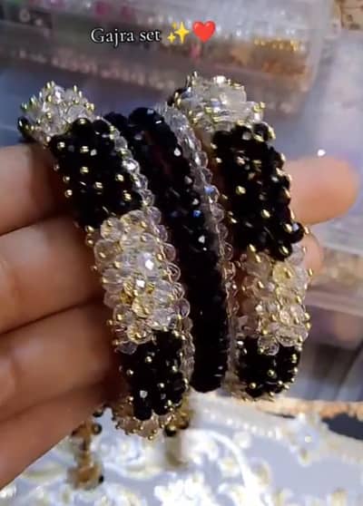 Gajra with bangle set