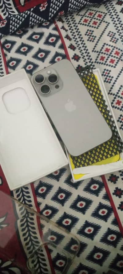 I phone 15 pro 10/10 256 gb non pta