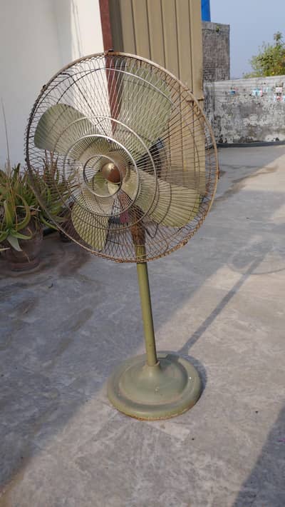 Fan urgent sale