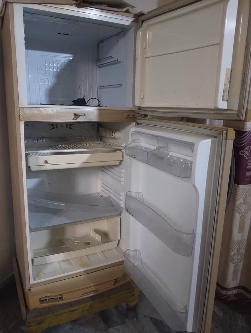 ایک عدد فریج ارجنٹ سیل ہے 4